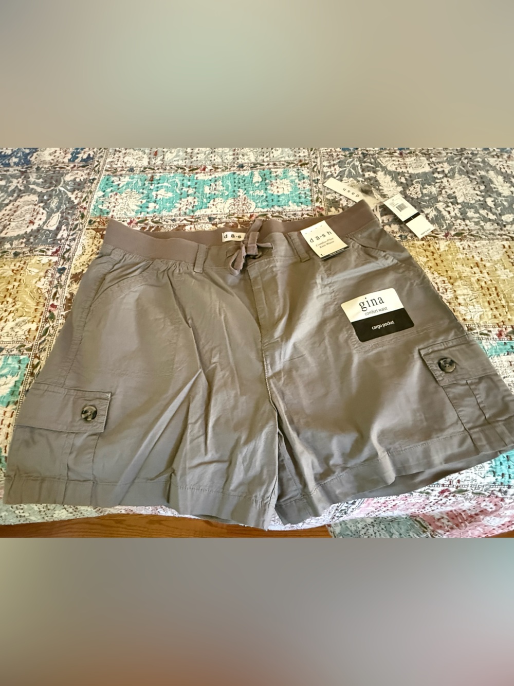 Relaxed Fit Ladies Shorts in Taupe